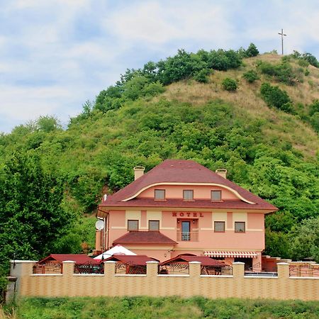 Magnat Hotel Мукачеве Екстериор снимка