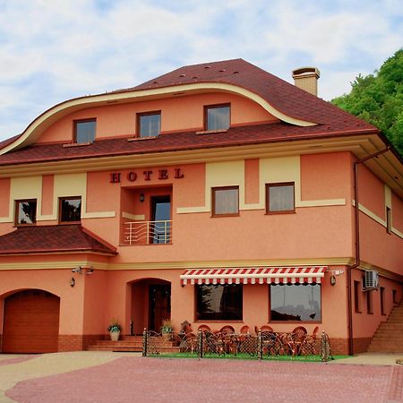 Magnat Hotel Мукачеве Екстериор снимка