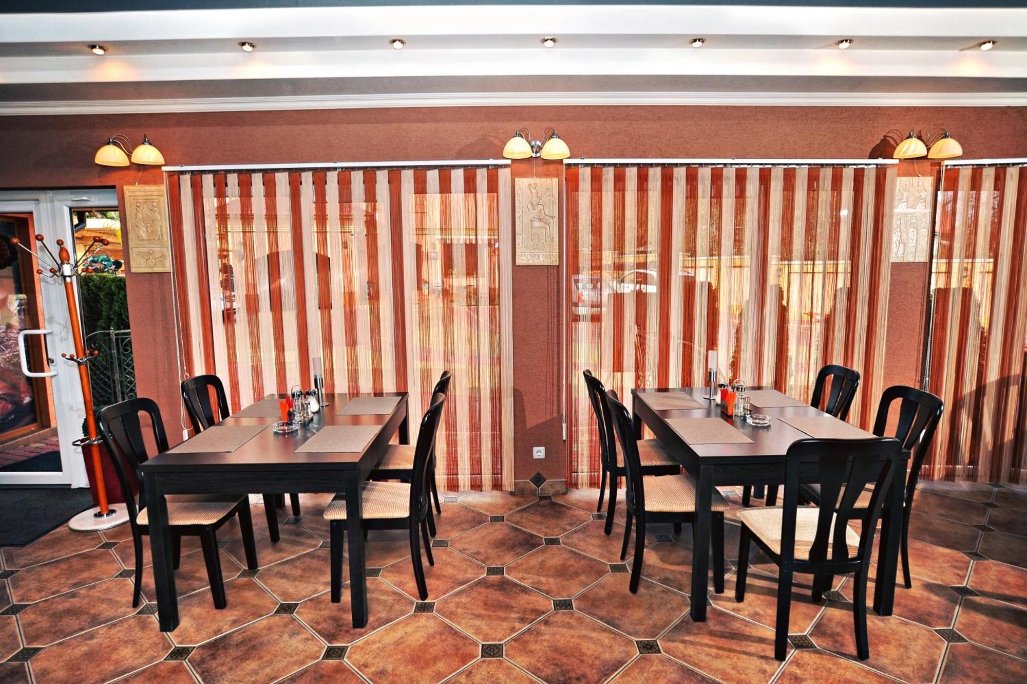 Magnat Hotel Мукачеве Екстериор снимка